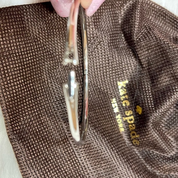 KATE ♠️ SPADE SILVER BOW PUSH BUTTON BANGLE NWOT - Picture 10 of 11